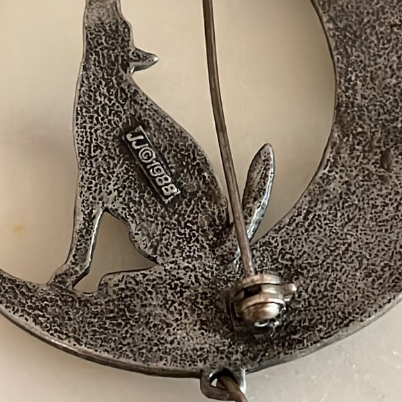 Vintage Wolf Moon Star Brooch - Picture 5 of 6